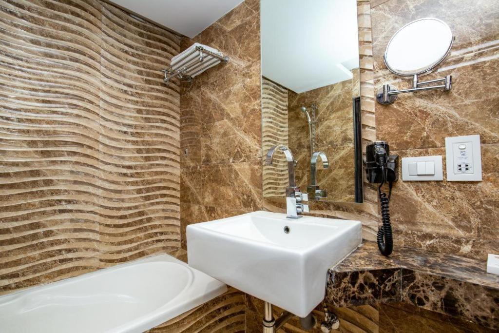 Hotel Tu Casa International Near Delhi Airport نيودلهي المظهر الخارجي الصورة